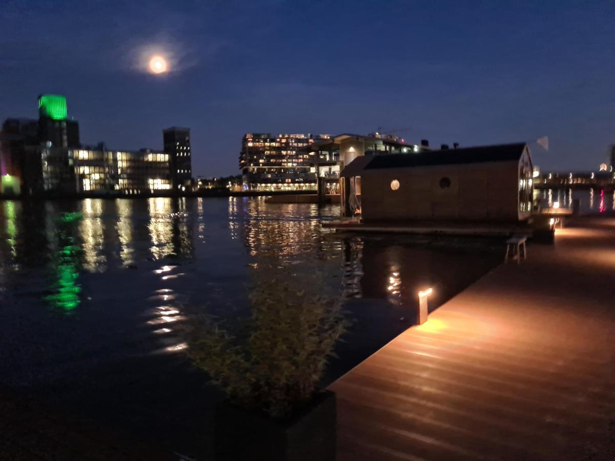 Wikkelboat Nr2 At Floating Rotterdam Rijnhaven Hotel Bagian luar foto
